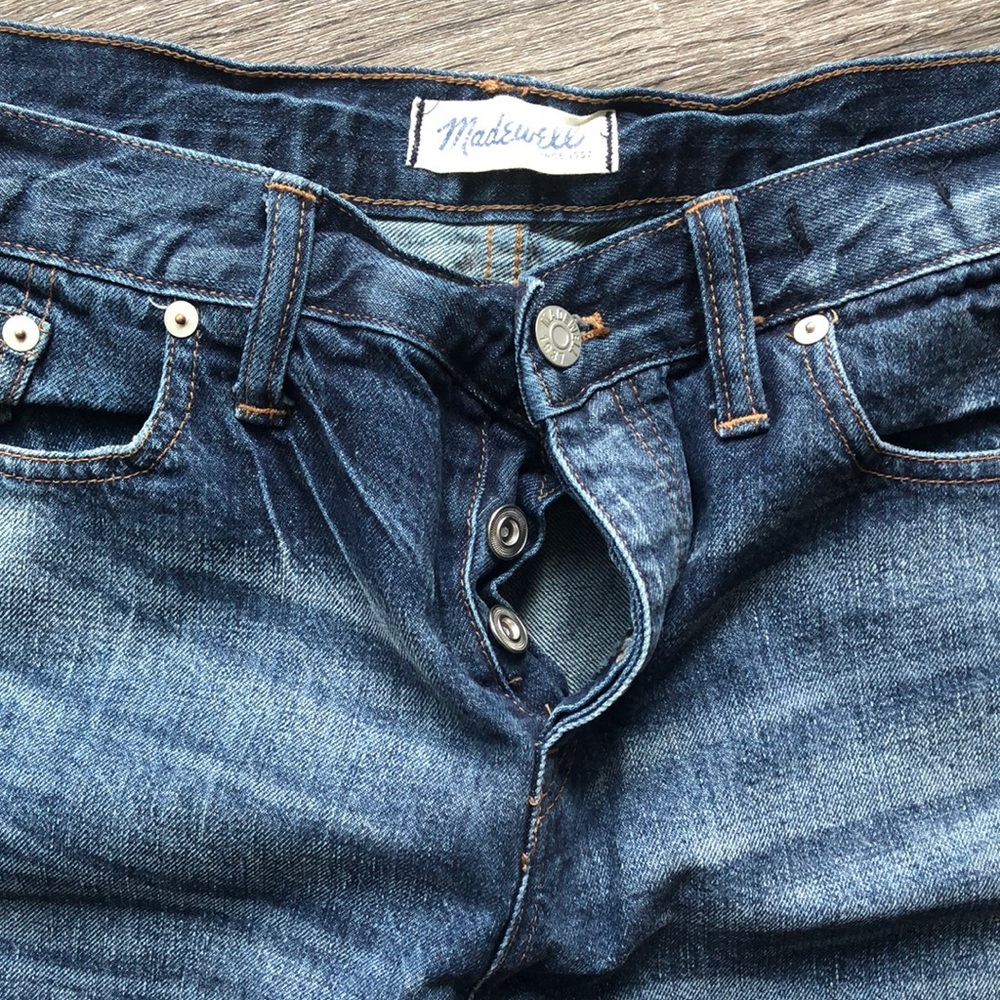 Madewell Blue Jean Shorts Classic distressed Cut-Off Style - 5in inseam, size 31 - Picture 9 of 9